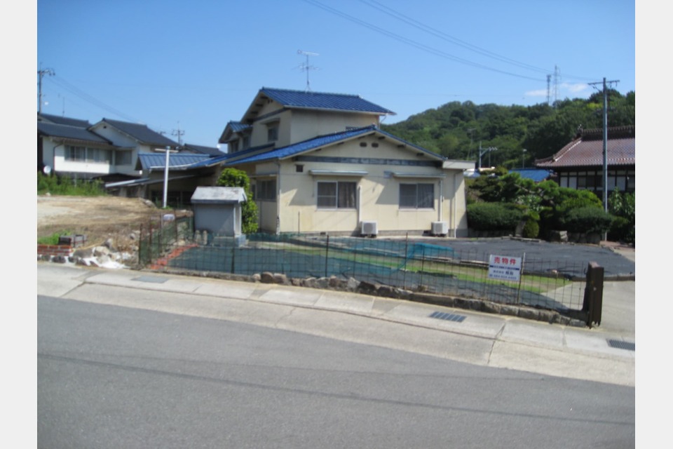 広島県尾道市福地町10-2 土地・建物の画像00
